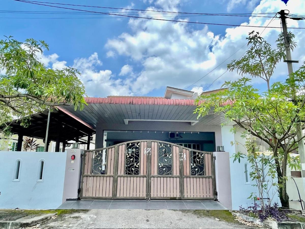 Comfort 36 Entire House At Alma Bukit Mertajam Buitenkant foto